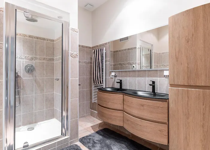 2 Proche Climatise * ニース